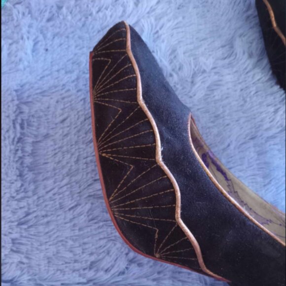 Irregular Choice Brown Suede with Gold Piping Heels size 10 M with original box - Picture 6 of 6